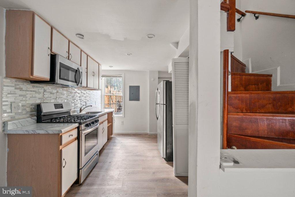 HOLLINS MARKET - Residential