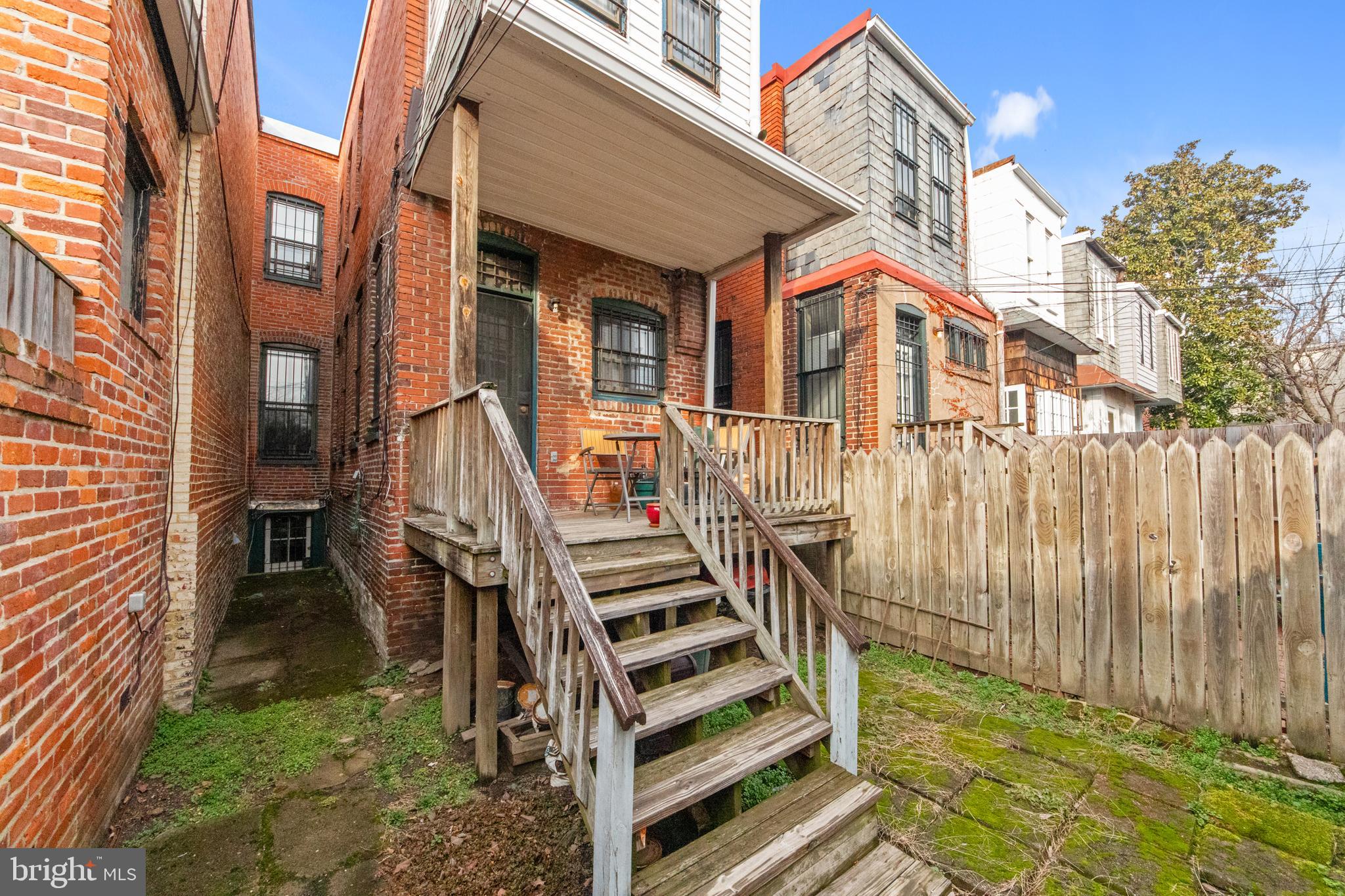 1011 INDEPENDENCE AVENUE SE