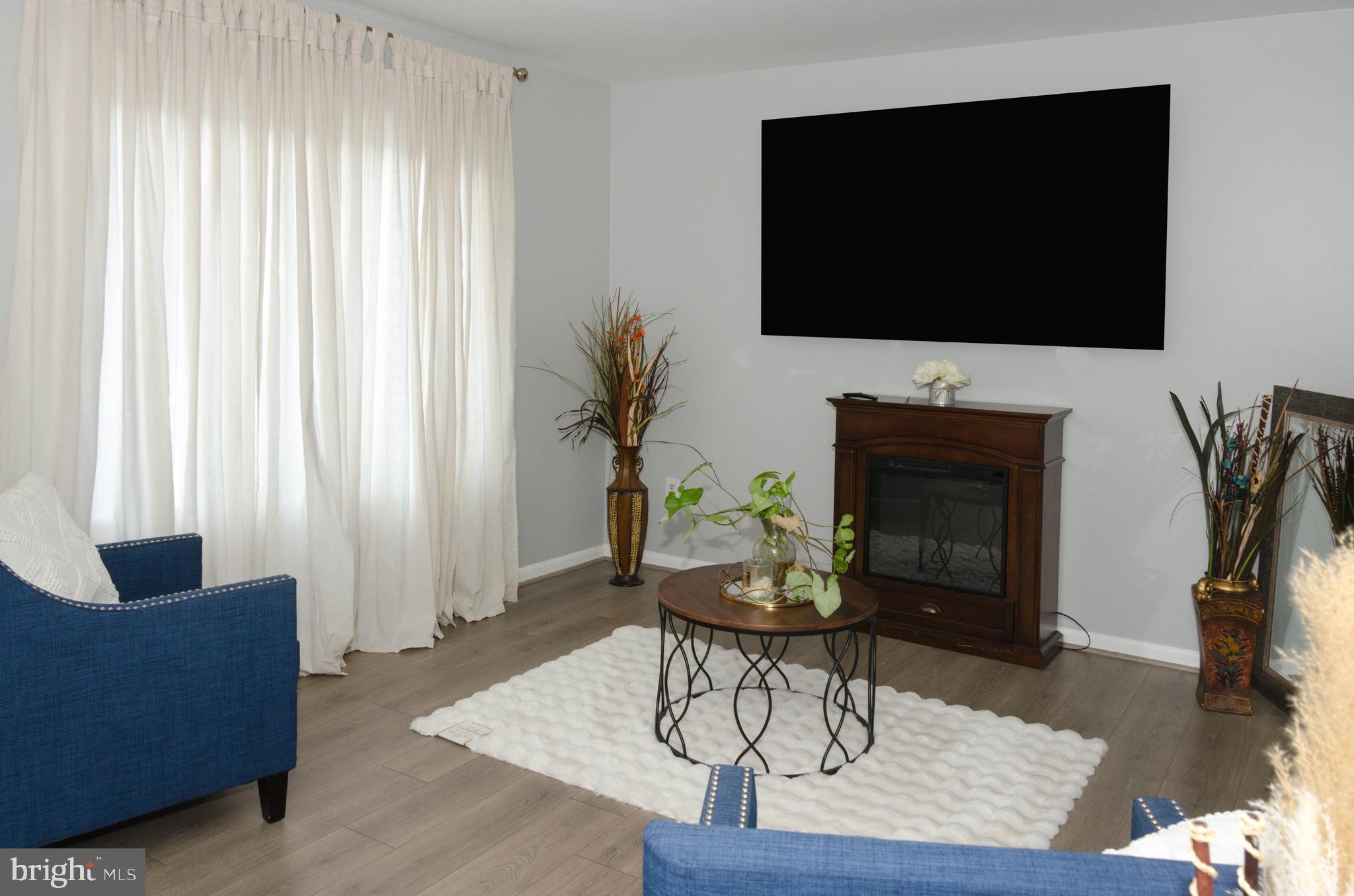 APPLEWALK CONDO - Residential Lease