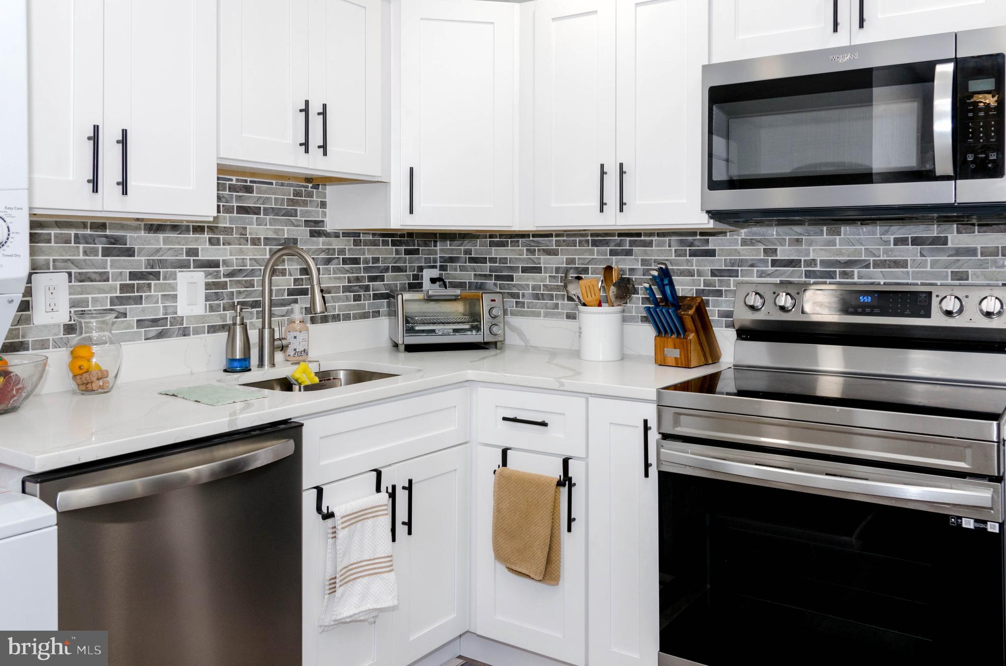 APPLEWALK CONDO - Residential Lease