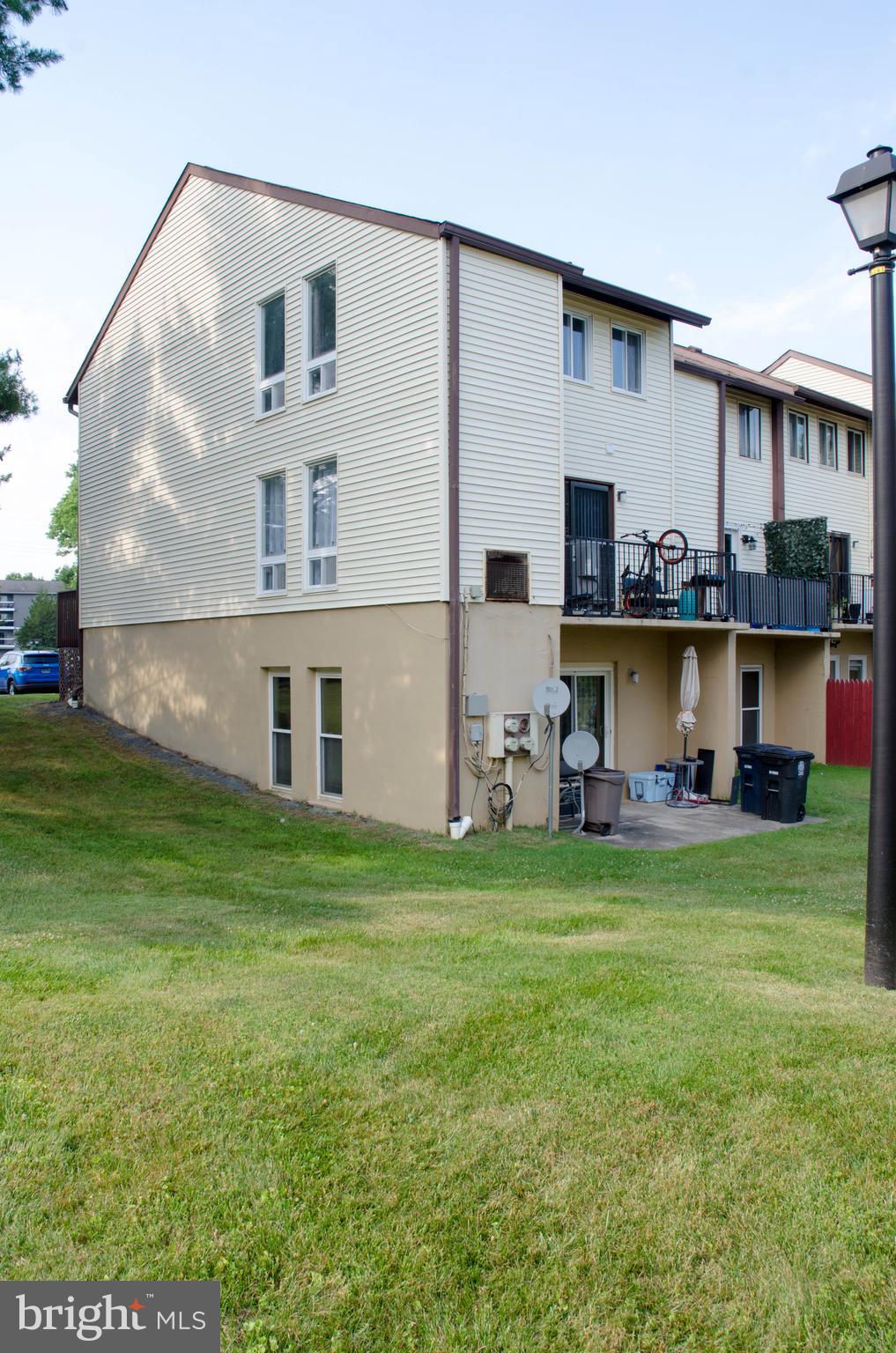 APPLEWALK CONDO - Residential Lease