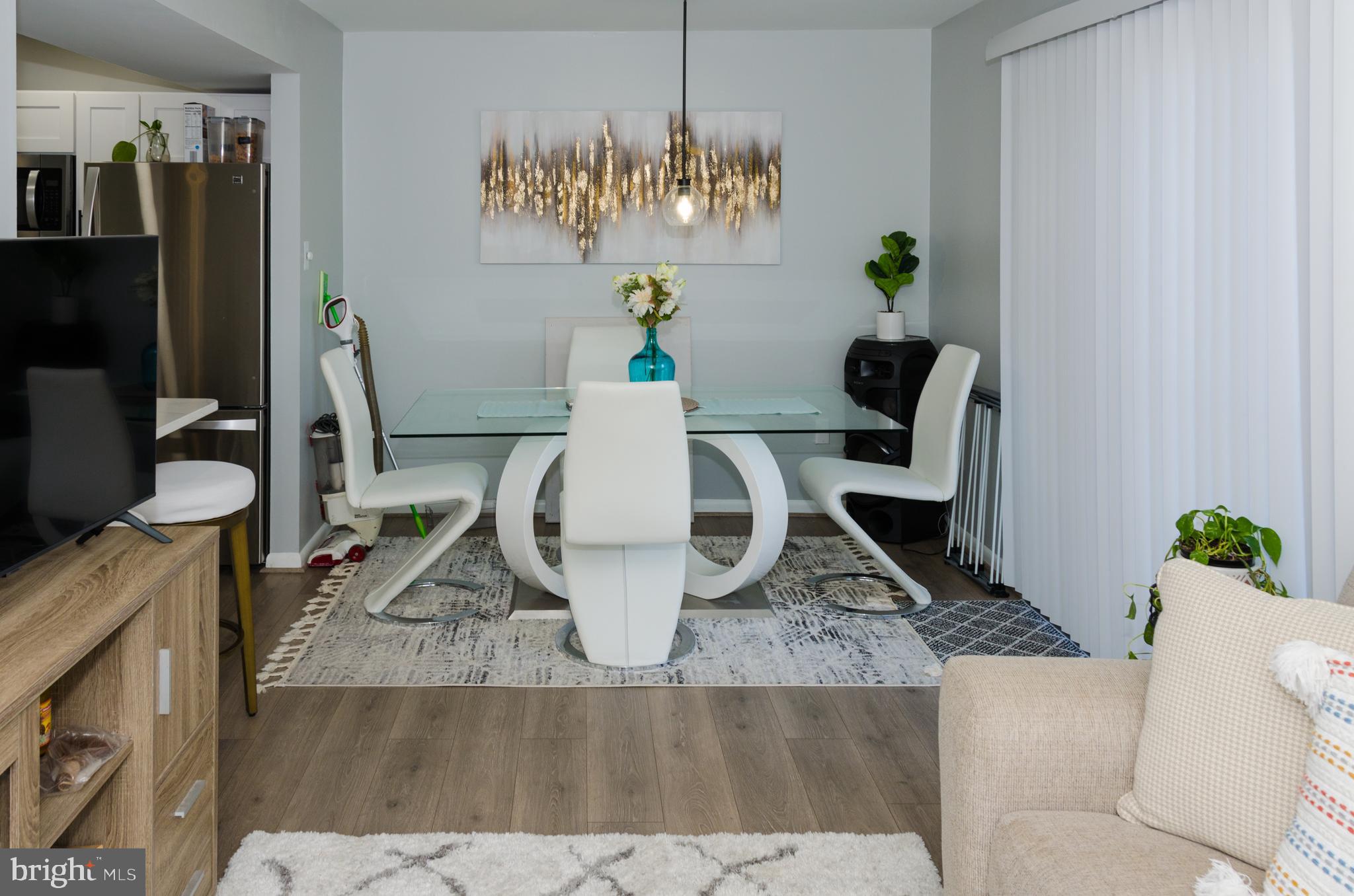 APPLEWALK CONDO - Residential Lease