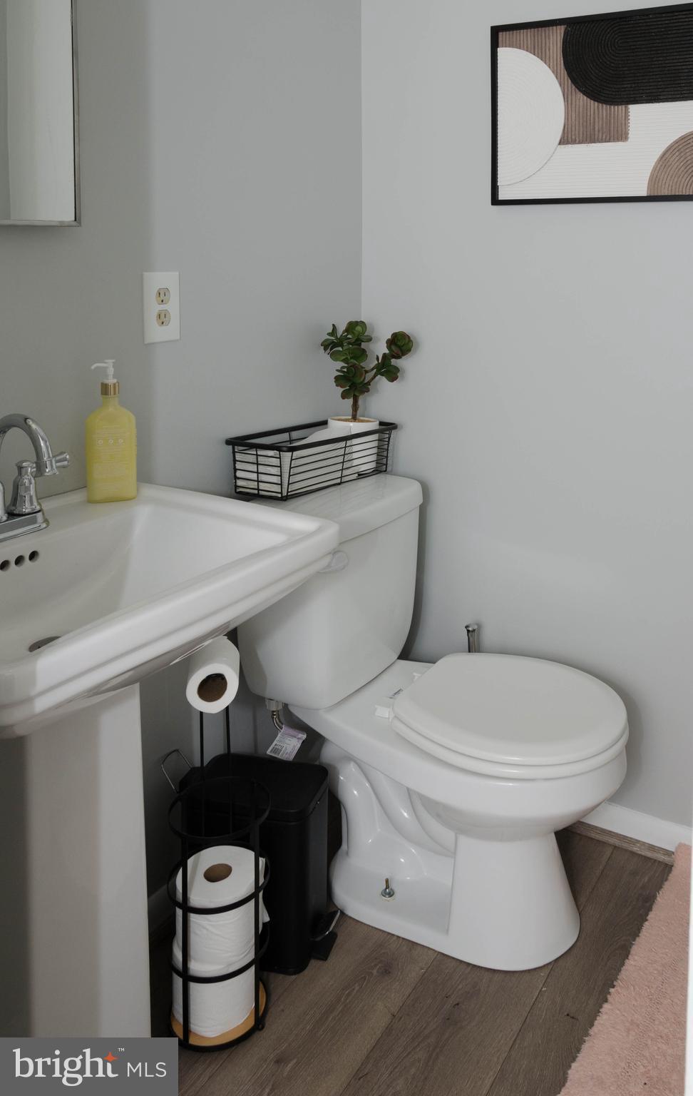 APPLEWALK CONDO - Residential Lease