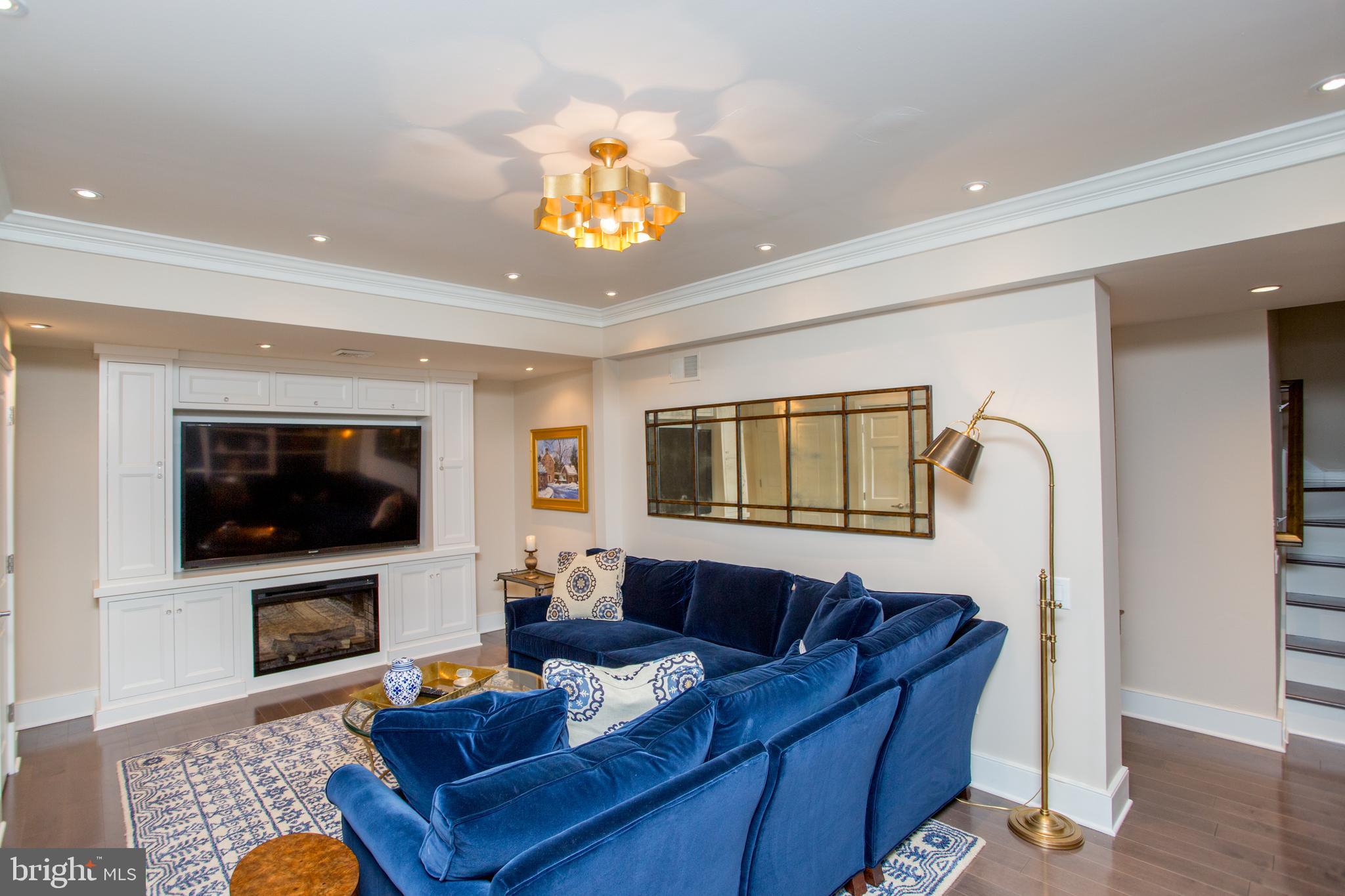 BARNES COURT CONDO - Residential