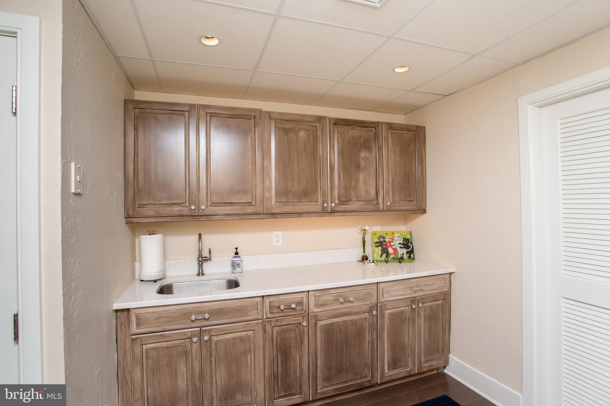 BARNES COURT CONDO - Residential