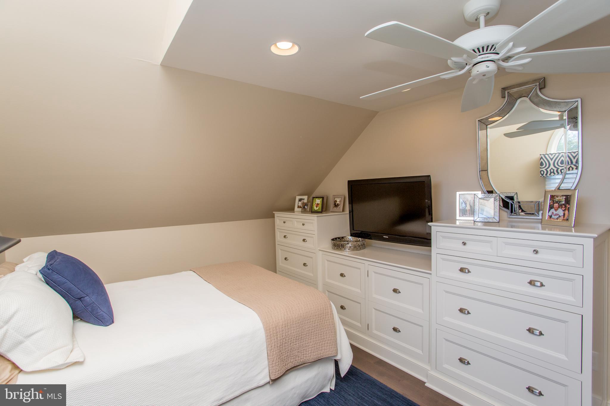 BARNES COURT CONDO - Residential