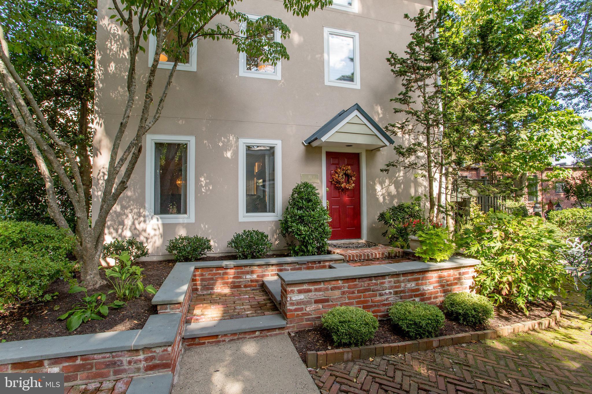 BARNES COURT CONDO - Residential