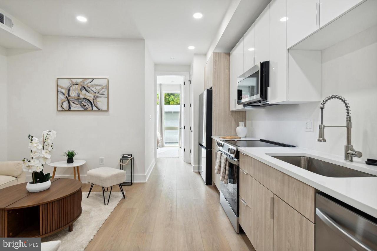 705 QUINCY STREET NE 4A