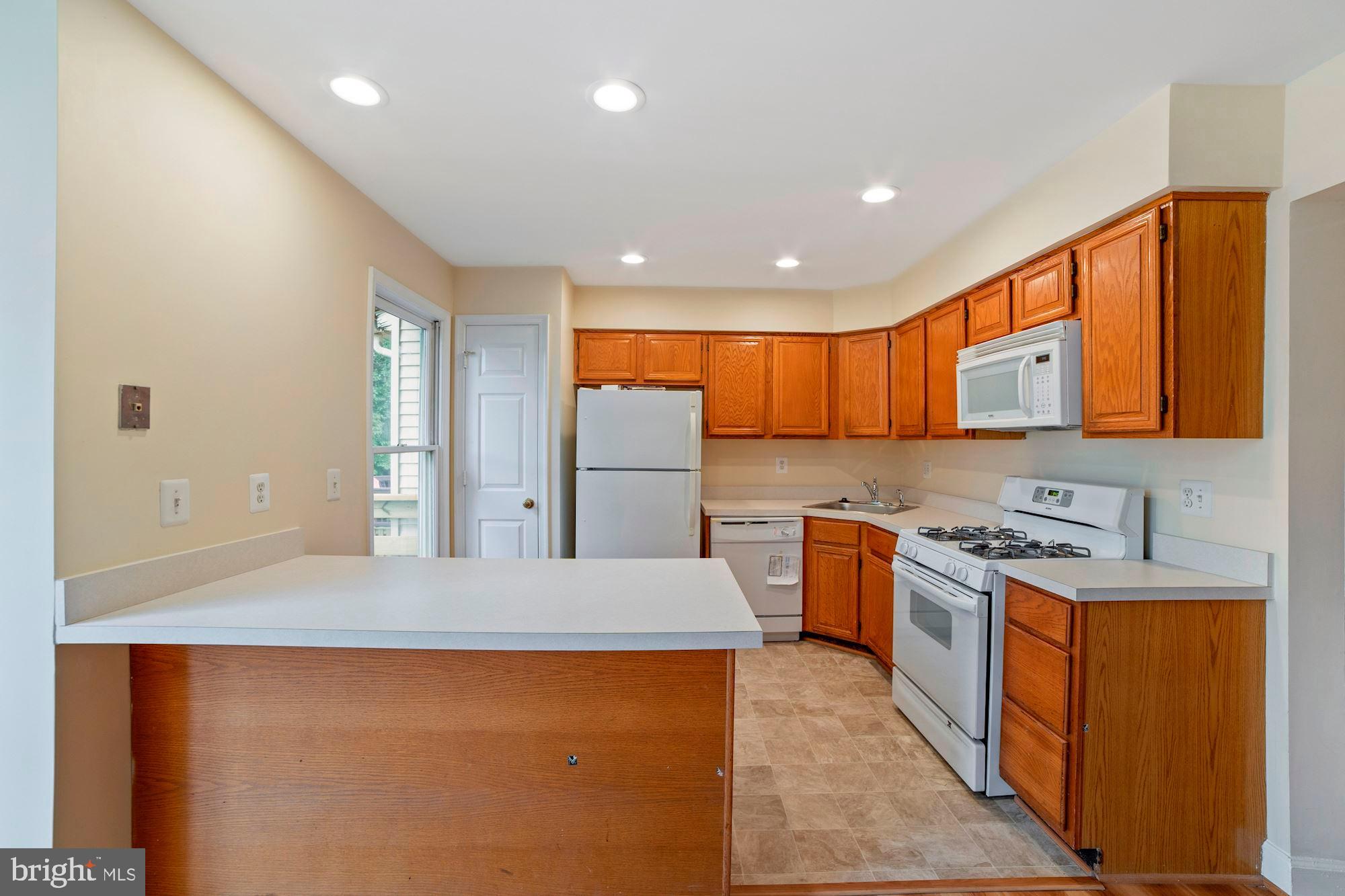 KINGSTOWNE - Residential Lease