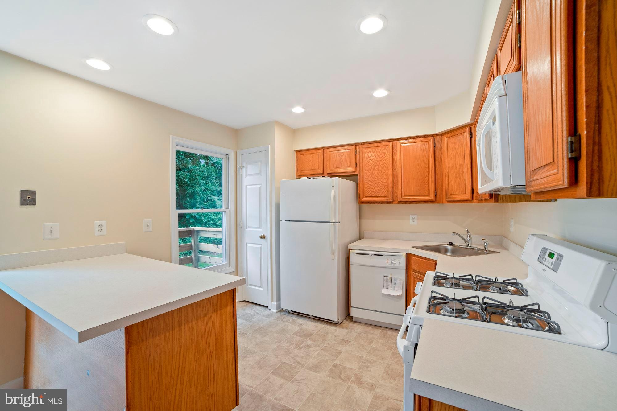 KINGSTOWNE - Residential Lease