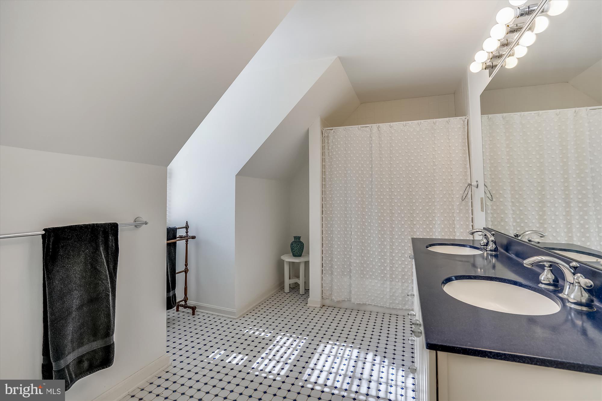 CENTREVILLE - Residential