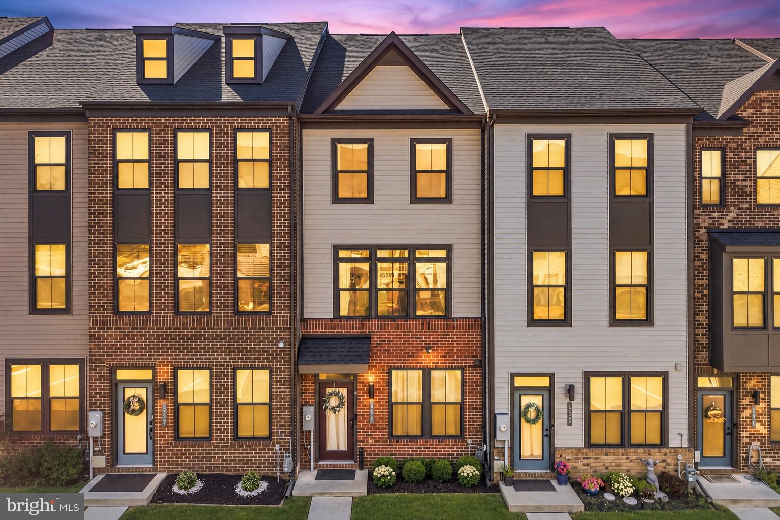 555 LEVANNA LANE