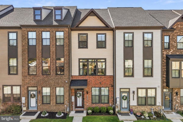555 LEVANNA LN, GLEN BURNIE, MD 21060 - Image 2a82c2a77d8e4bc50ae3be43606db716/3763972536