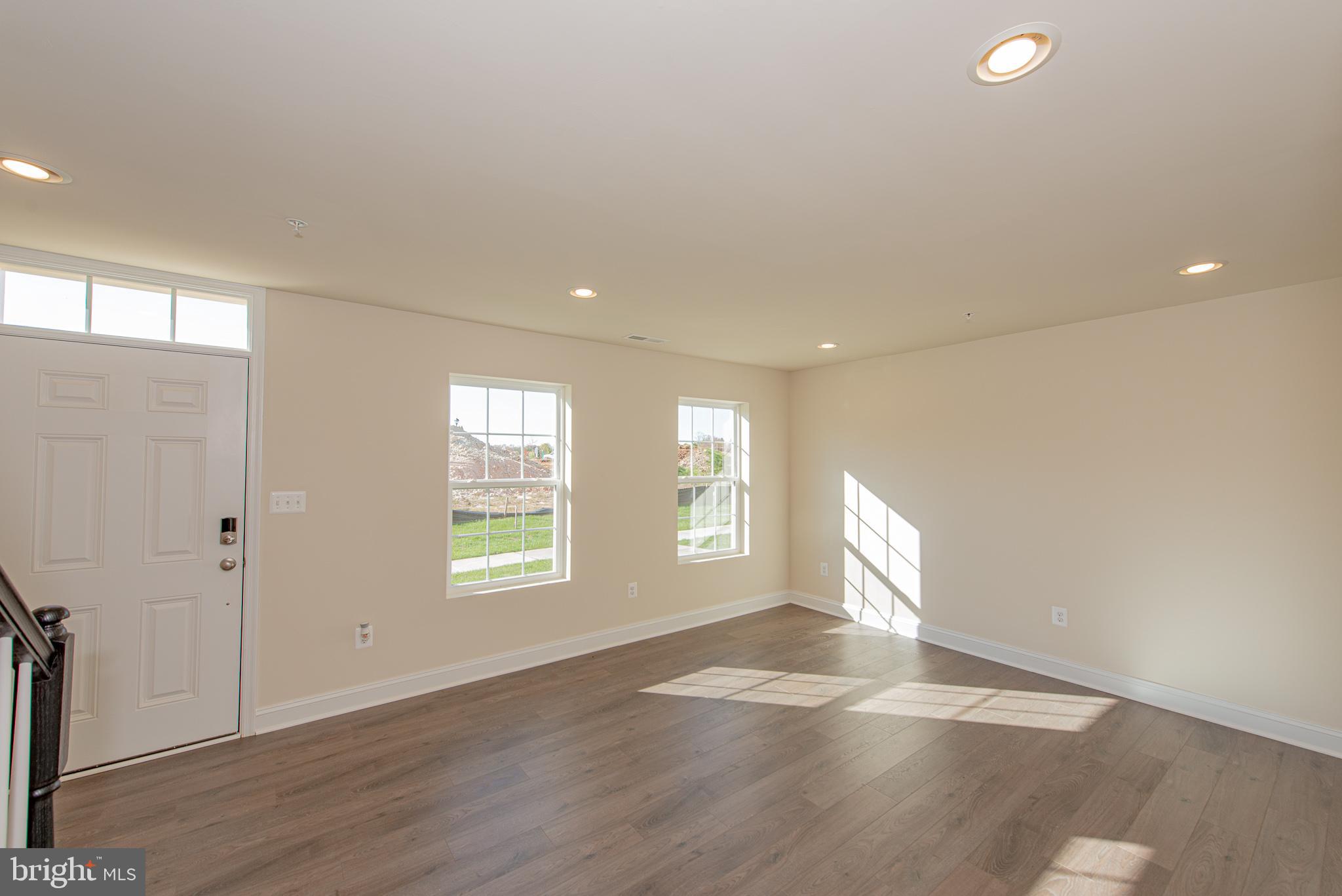 STRAWBRIDGE COMMONS - Residential