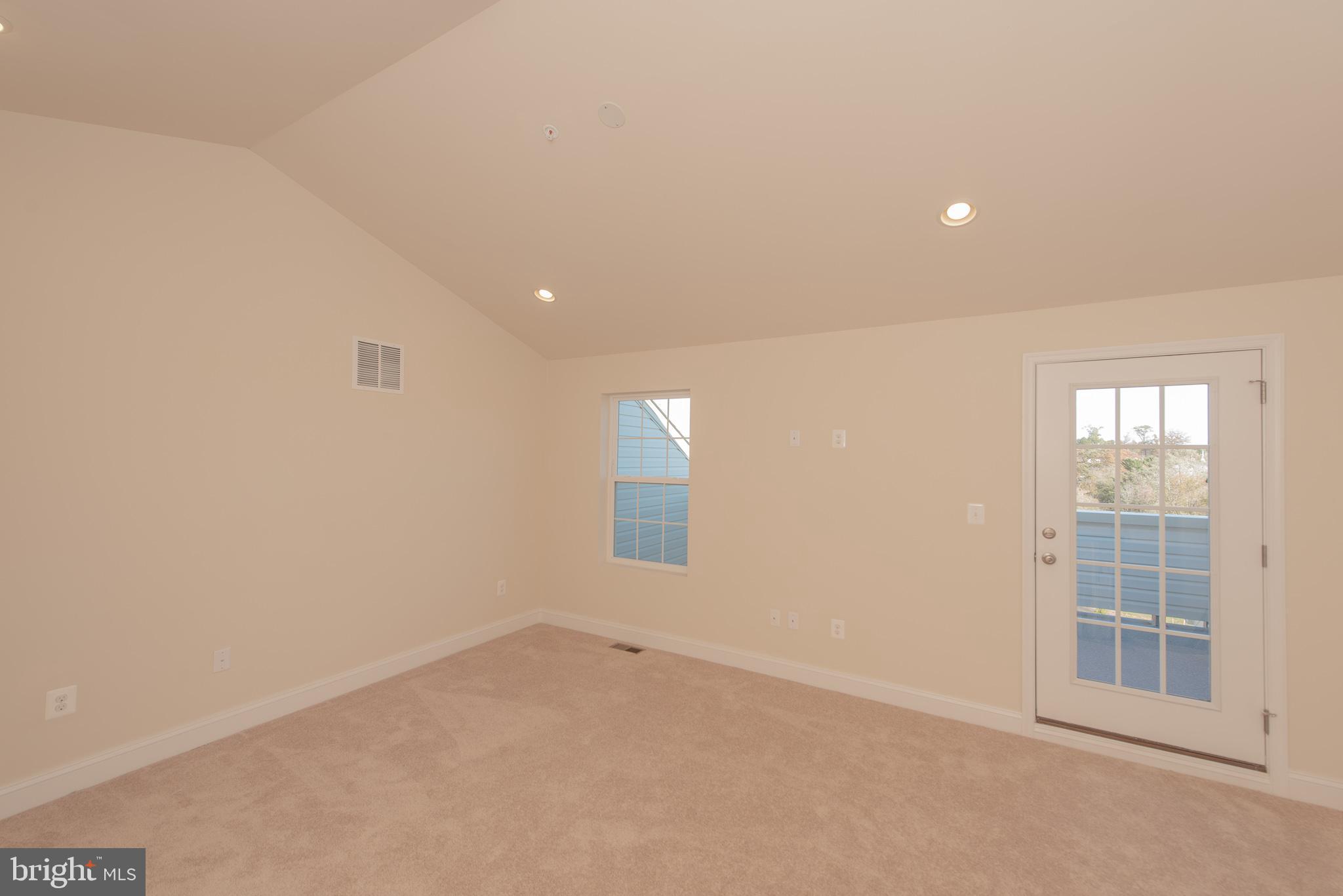 STRAWBRIDGE COMMONS - Residential