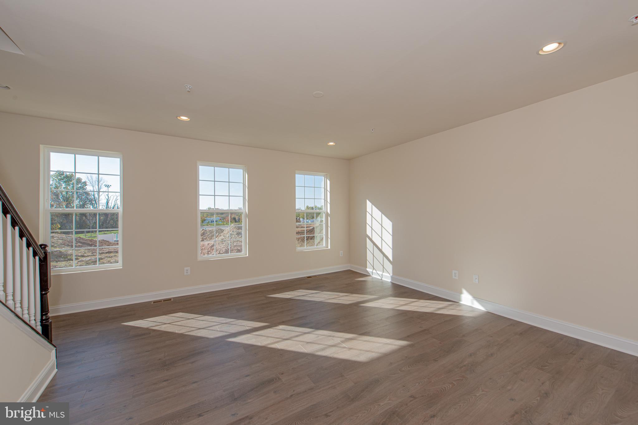 STRAWBRIDGE COMMONS - Residential