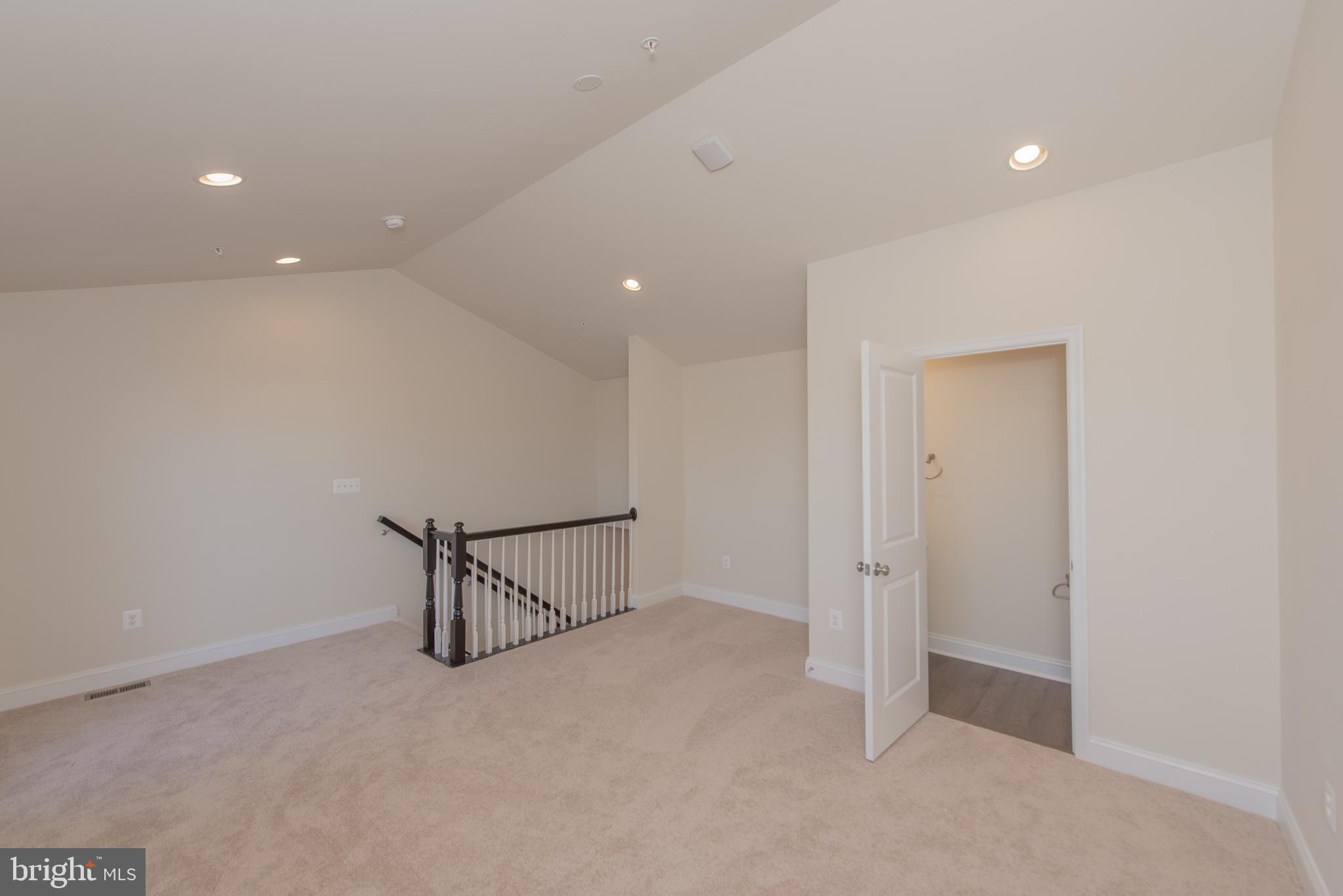 STRAWBRIDGE COMMONS - Residential