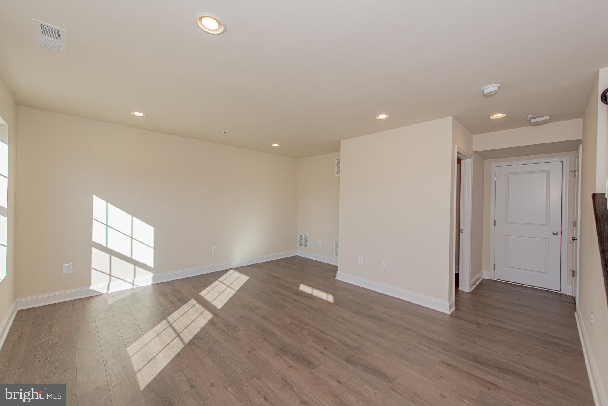 STRAWBRIDGE COMMONS - Residential