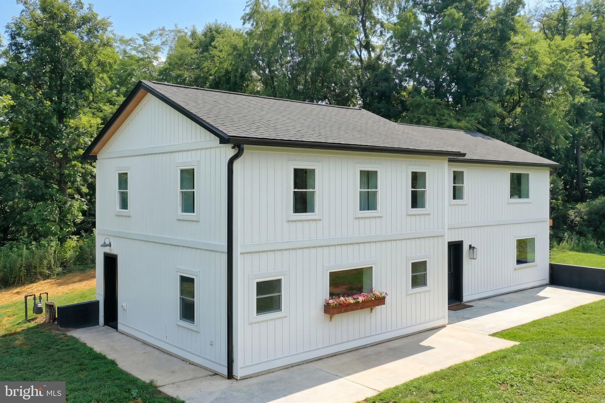 1001 FREDERICK PIKE