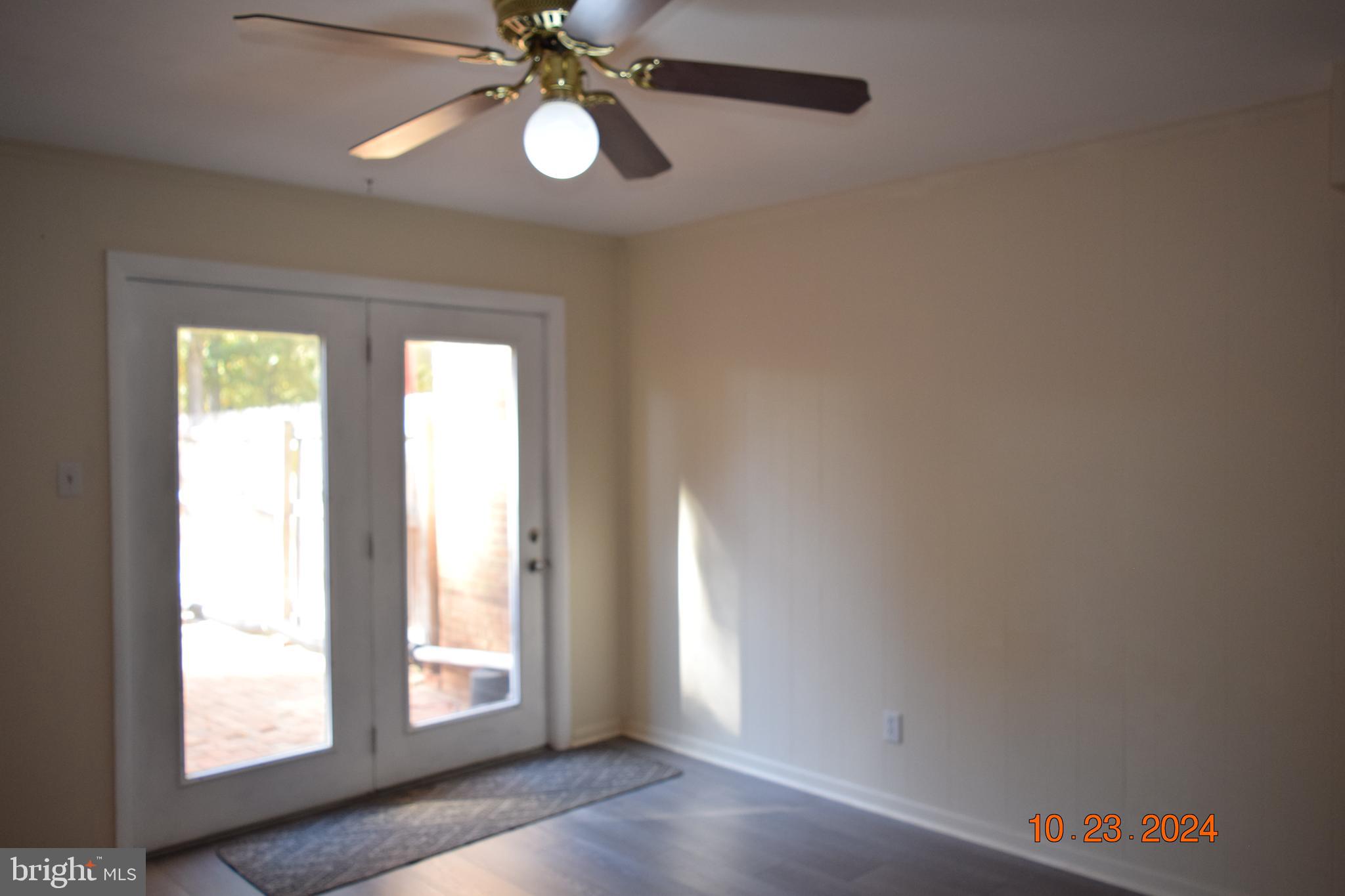 LONDON TOWNE - Residential