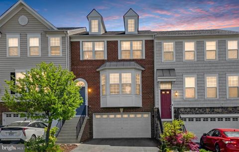 Photo of 16733 Shackleford Way, WOODBRIDGE, VA 22191 (MLS # VAPW2117548)