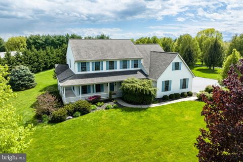 Photo of 5762 GLEN OAKS DR, NARVON, PA 17555 (MLS # PALA2030894)