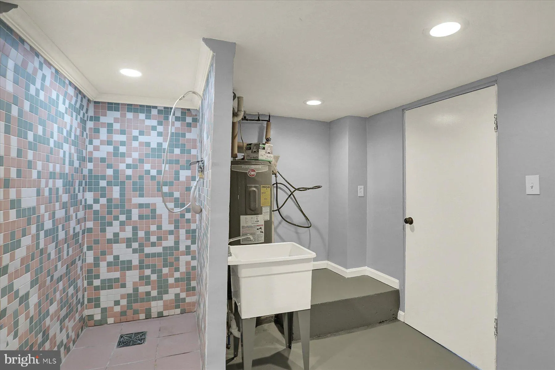 Columbia, Pennsylvania 17512, United States, 3 Bedrooms Bedrooms, ,1 BathroomBathrooms,Residential,Pending,101817