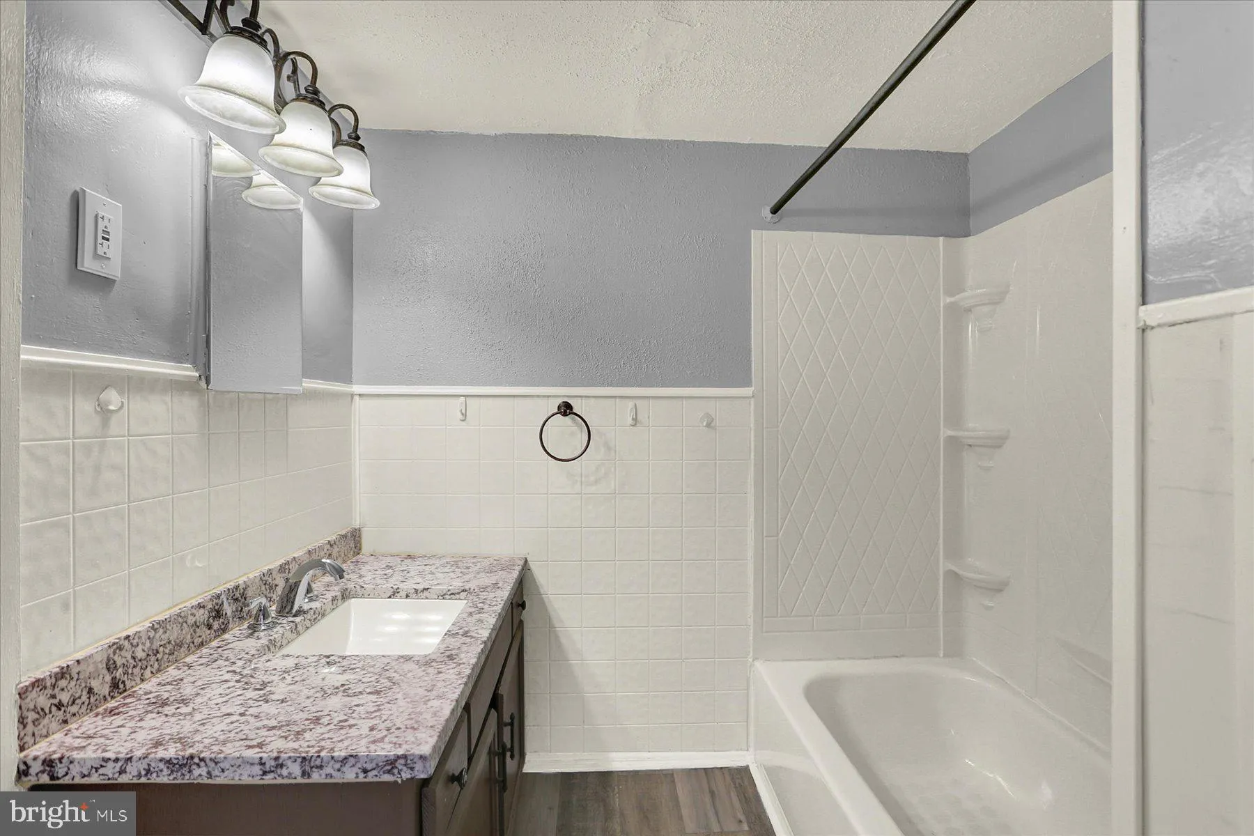 Columbia, Pennsylvania 17512, United States, 3 Bedrooms Bedrooms, ,1 BathroomBathrooms,Residential,Pending,101817