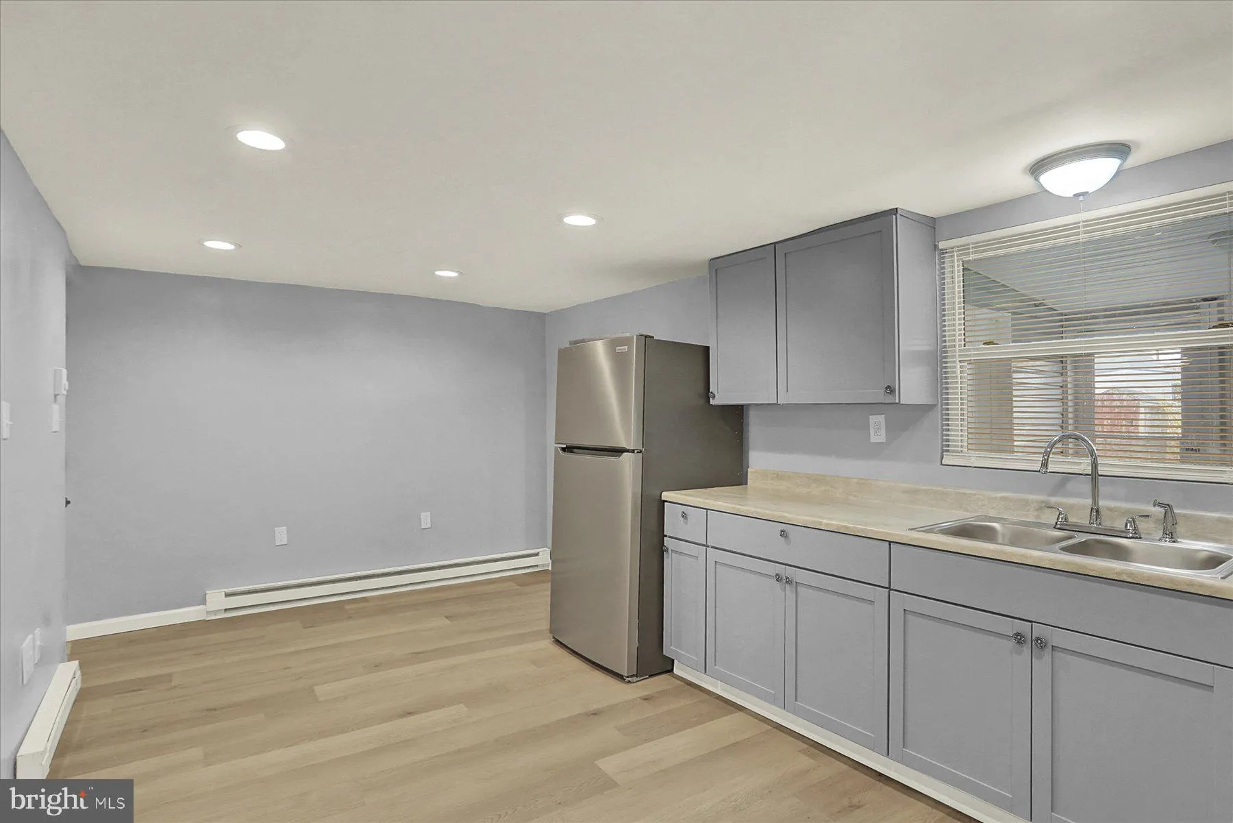 Columbia, Pennsylvania 17512, United States, 3 Bedrooms Bedrooms, ,1 BathroomBathrooms,Residential,Pending,101817