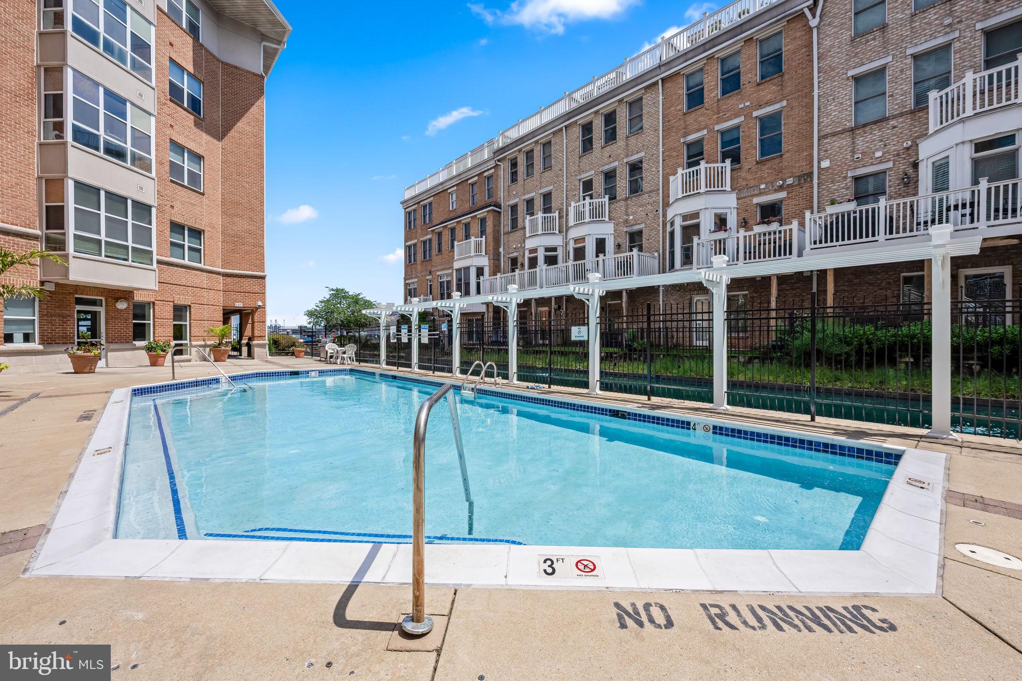 PIERSIDE AT HARBORVIEW - Residential