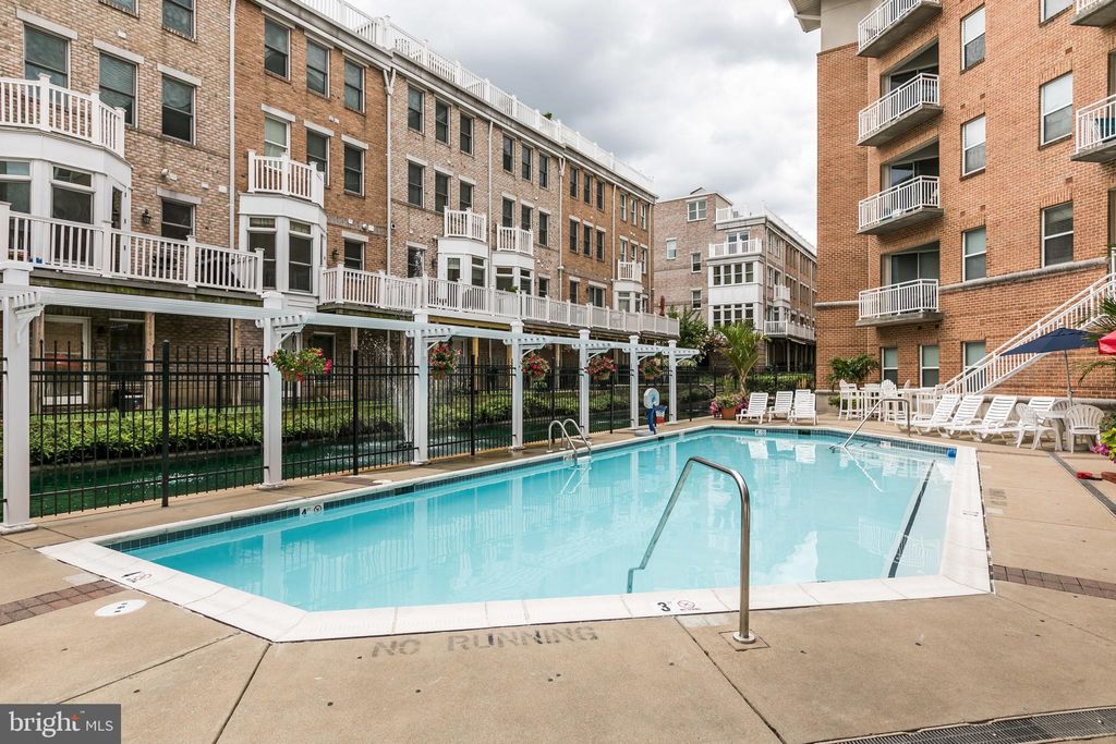 Photo of 23 Pierside Drive #221, BALTIMORE, MD 21230 (MLS # MDBA2215544)