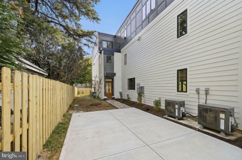 Photo of 1227 N Quincy Street, ARLINGTON, VA 22203 (MLS # VAAR2081144)