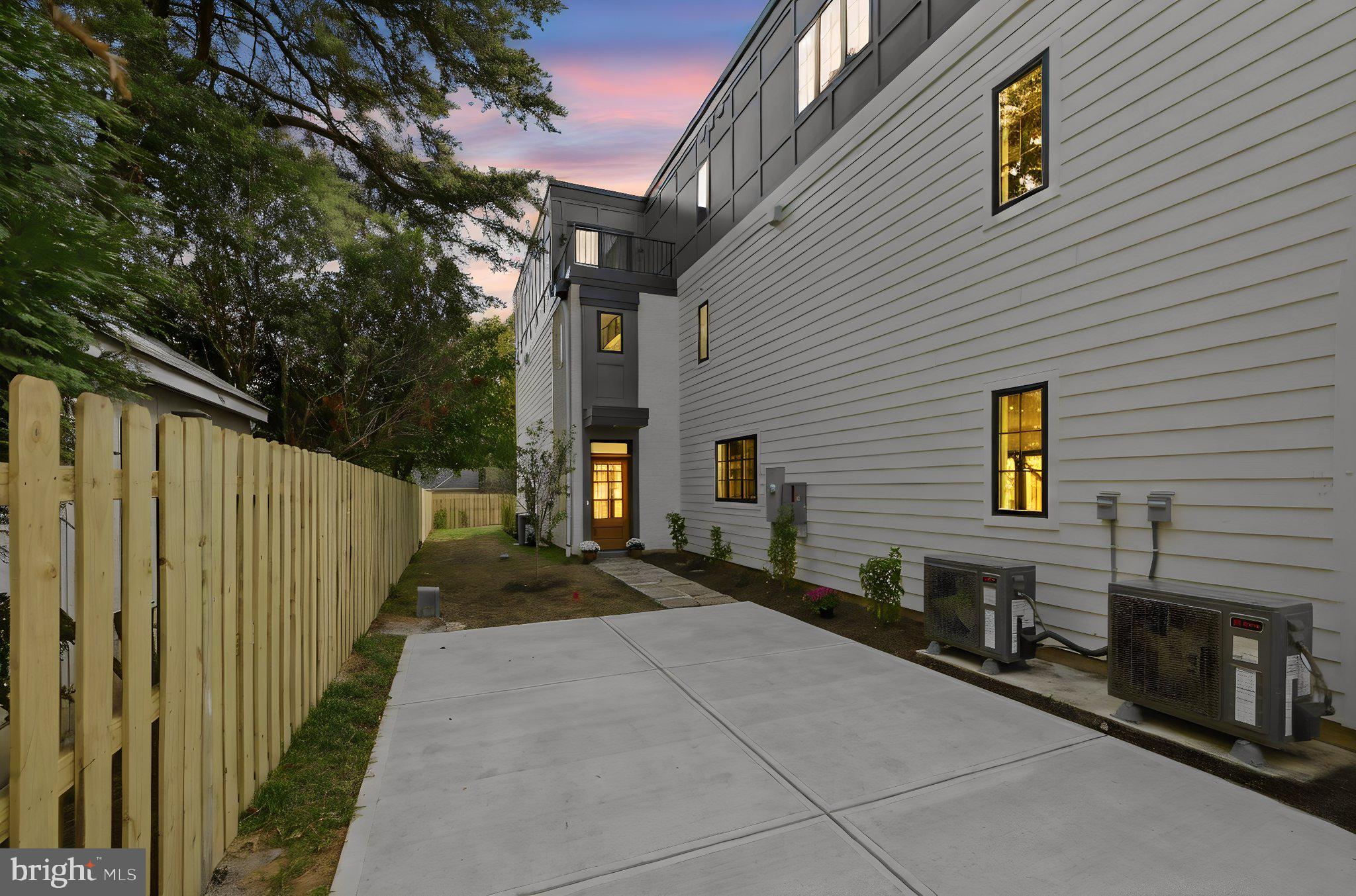 1227 N QUINCY STREET