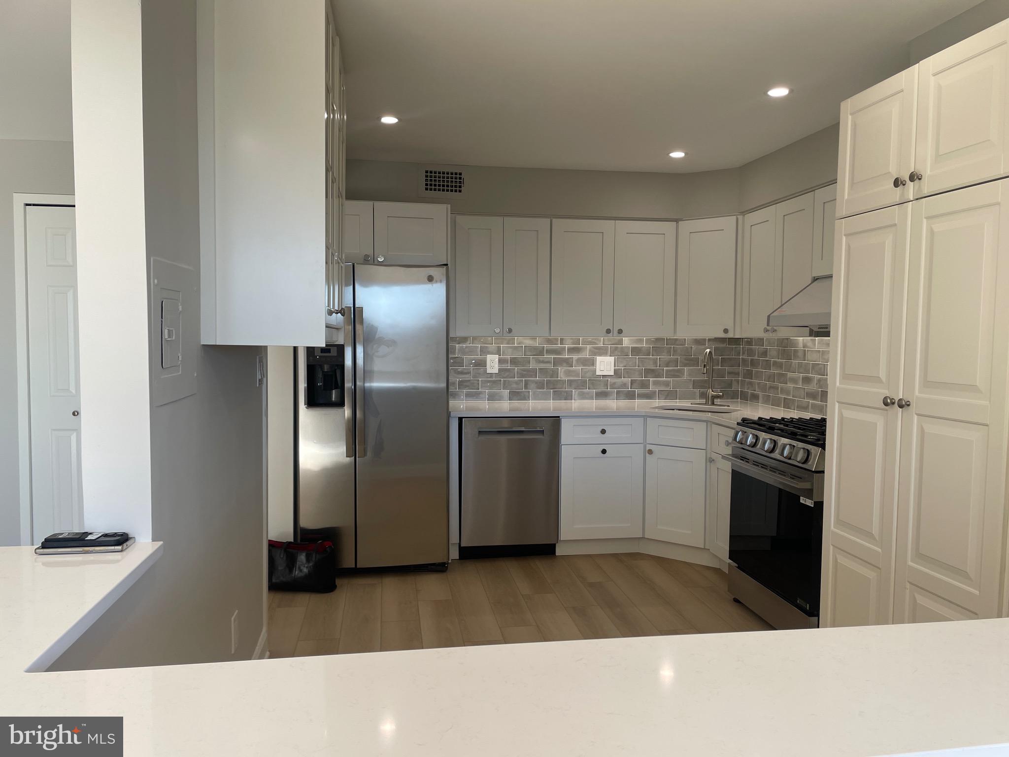 PROMENADE TOWERS - Residential Lease