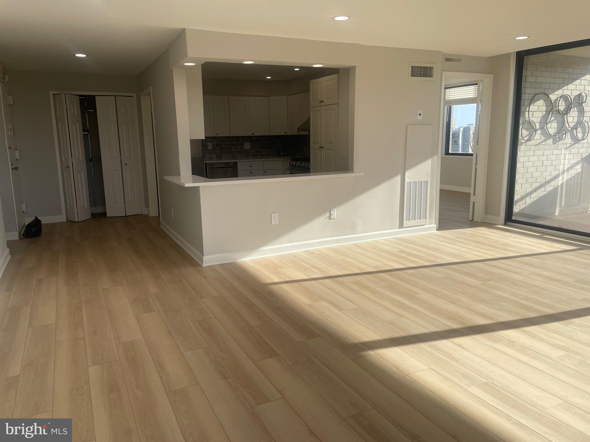 PROMENADE TOWERS - Residential Lease