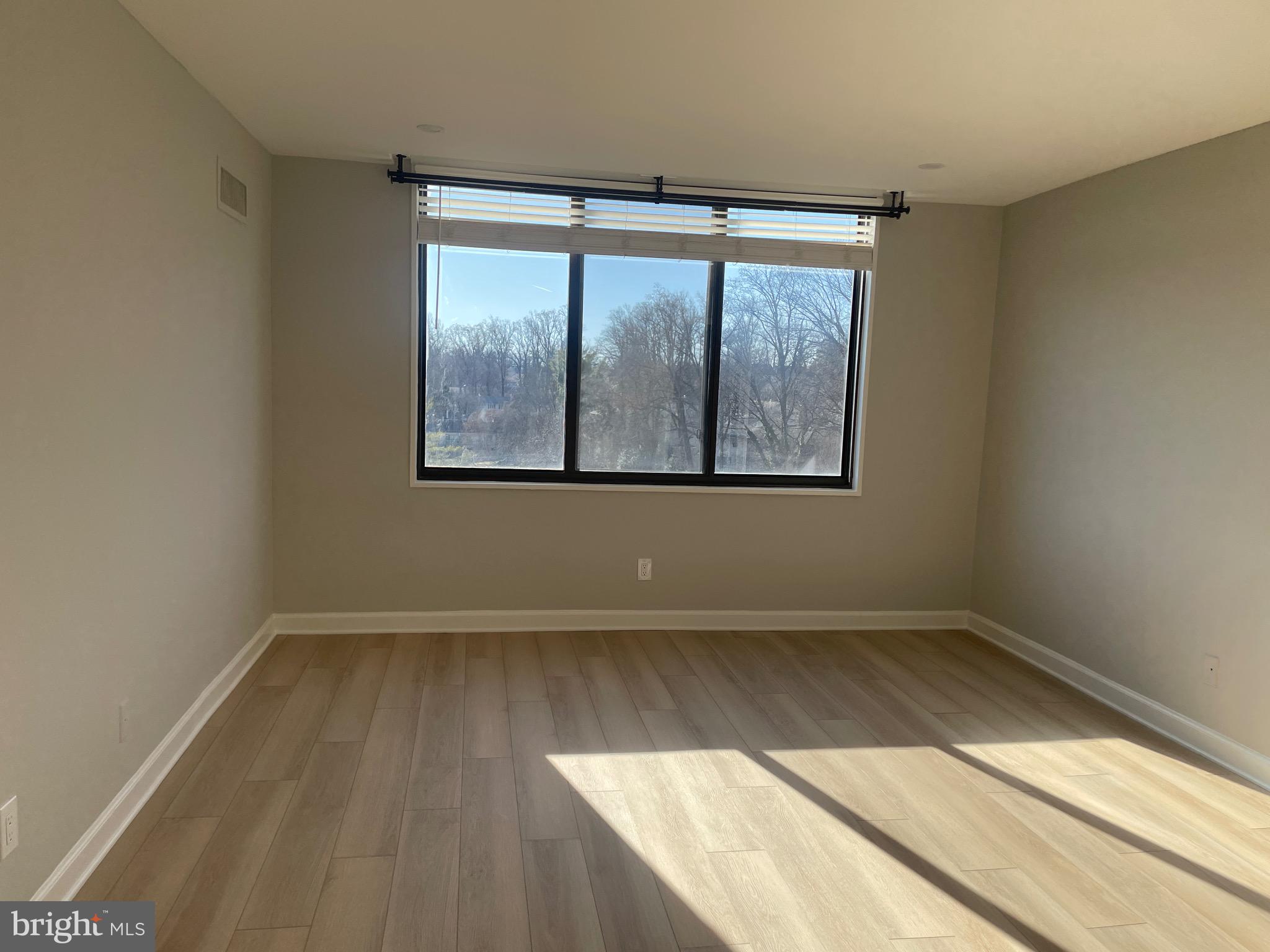 PROMENADE TOWERS - Residential Lease