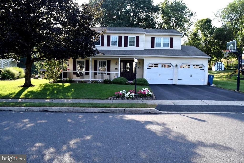 Photo of 882 Hawthorn Ave, MECHANICSBURG, PA 17055 (MLS # PACB2048896)