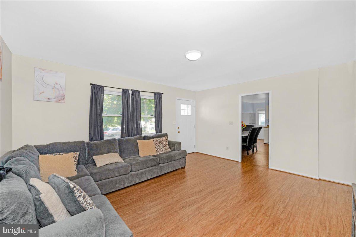 302 MANOR COURT
