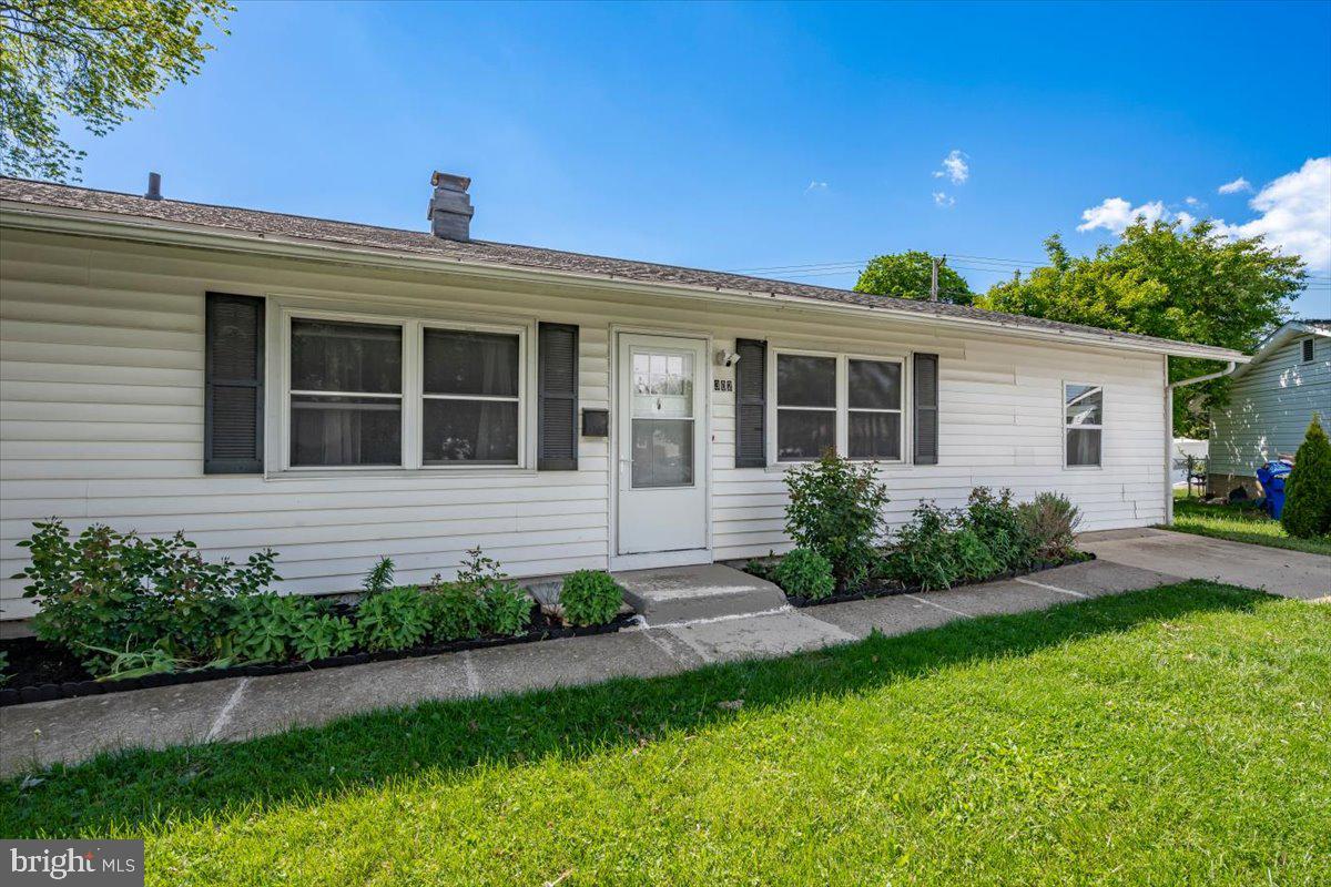 302 MANOR COURT