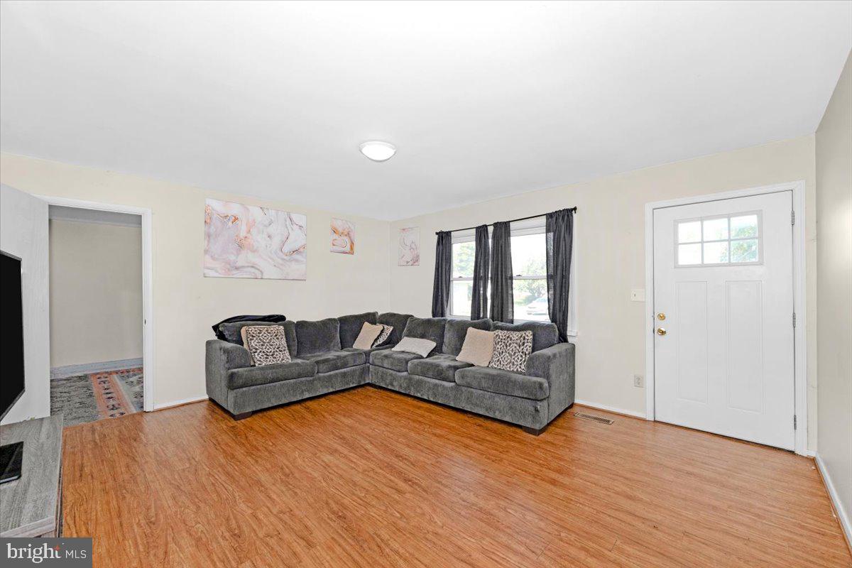 302 MANOR COURT