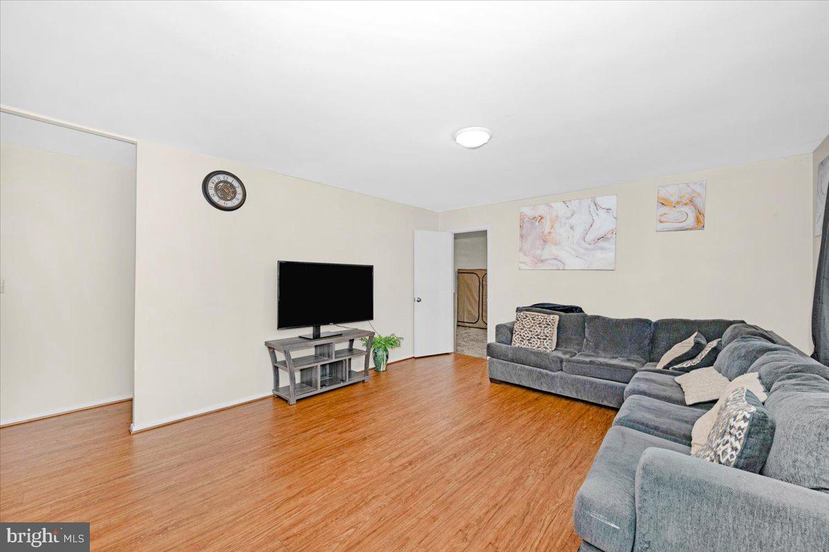 302 MANOR COURT