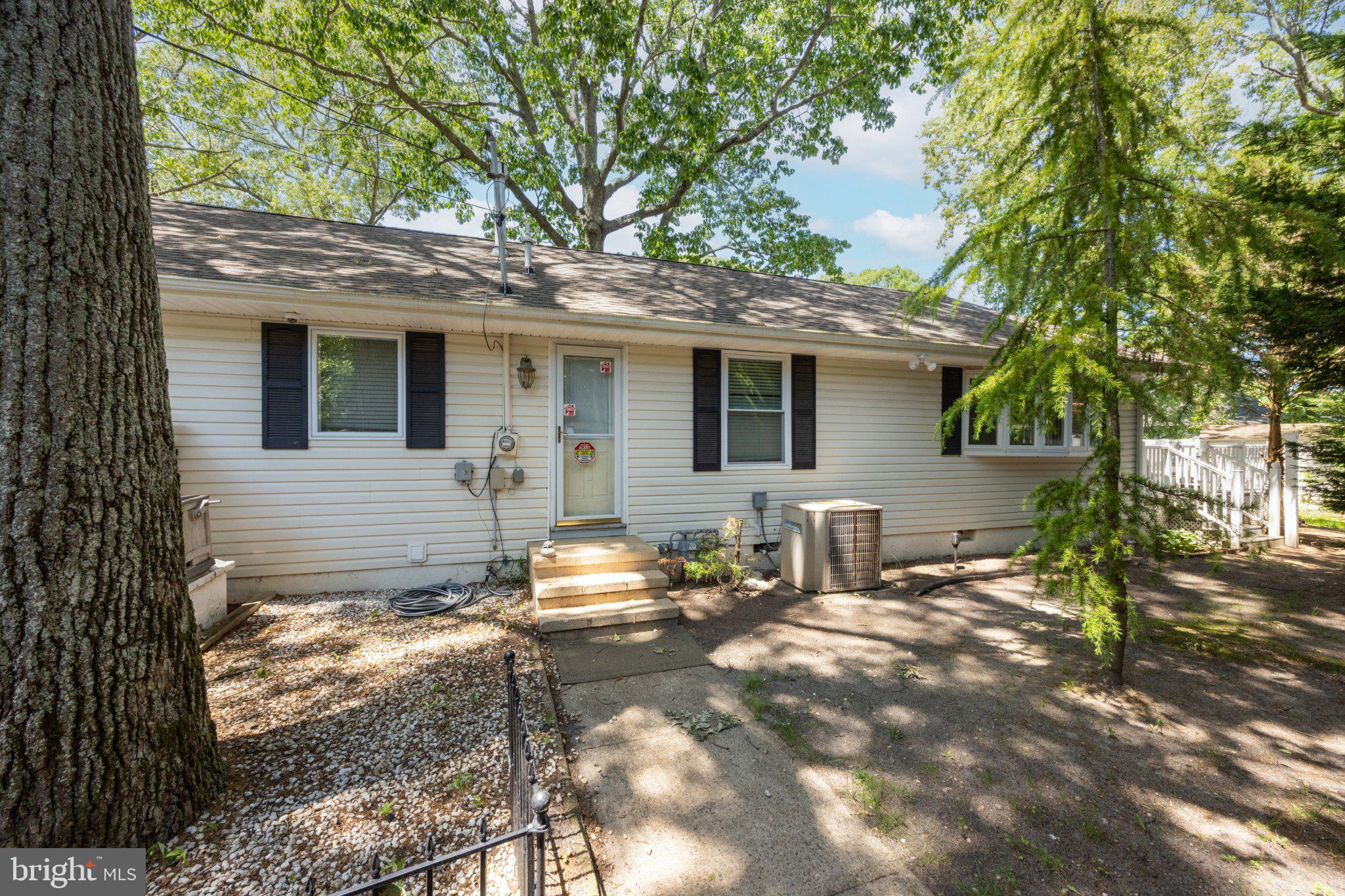 115 SWAN BOULEVARD