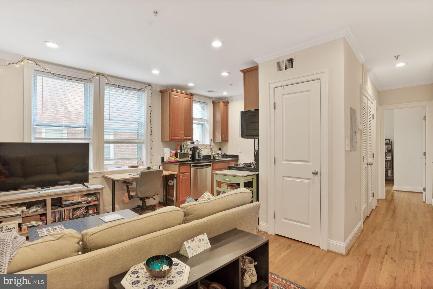 1443 OAK STREET NW 102