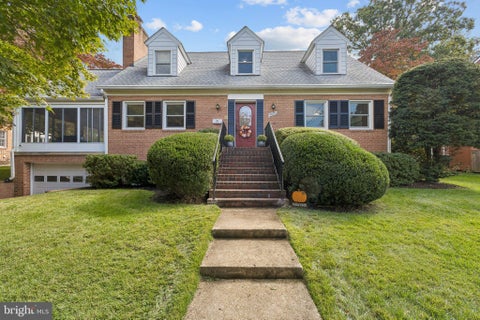 Photo of 4035 N Stuart Street, ARLINGTON, VA 22207 (MLS # VAFX2338982)