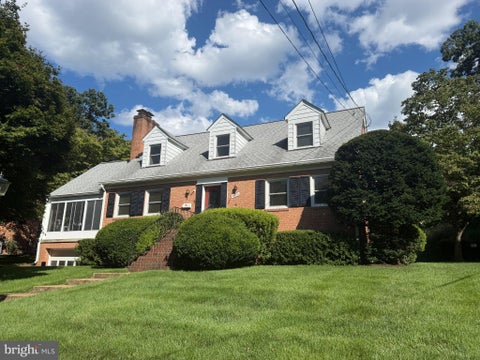 Photo of 4035 N Stuart Street, ARLINGTON, VA 22207 (MLS # VAFX2338982)