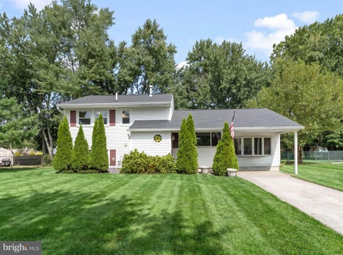 Photo of 16 Kingsley Road, SEWELL, NJ 08080 (MLS # NJGL2077300)