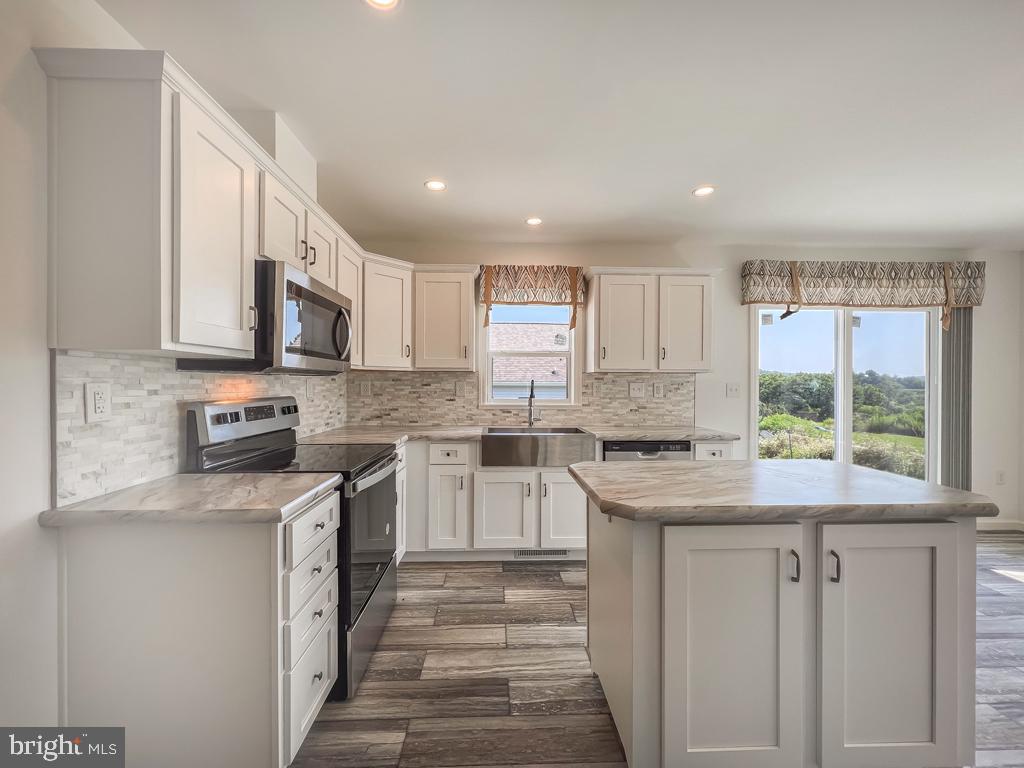 LINDALE VILLAGE - Residential