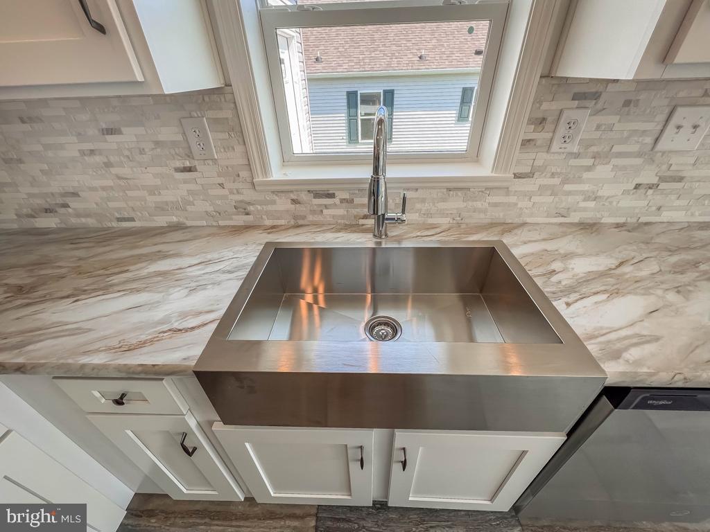 LINDALE VILLAGE - Residential