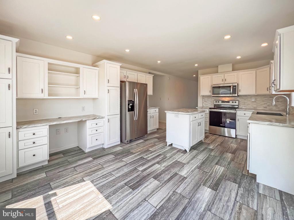 LINDALE VILLAGE - Residential