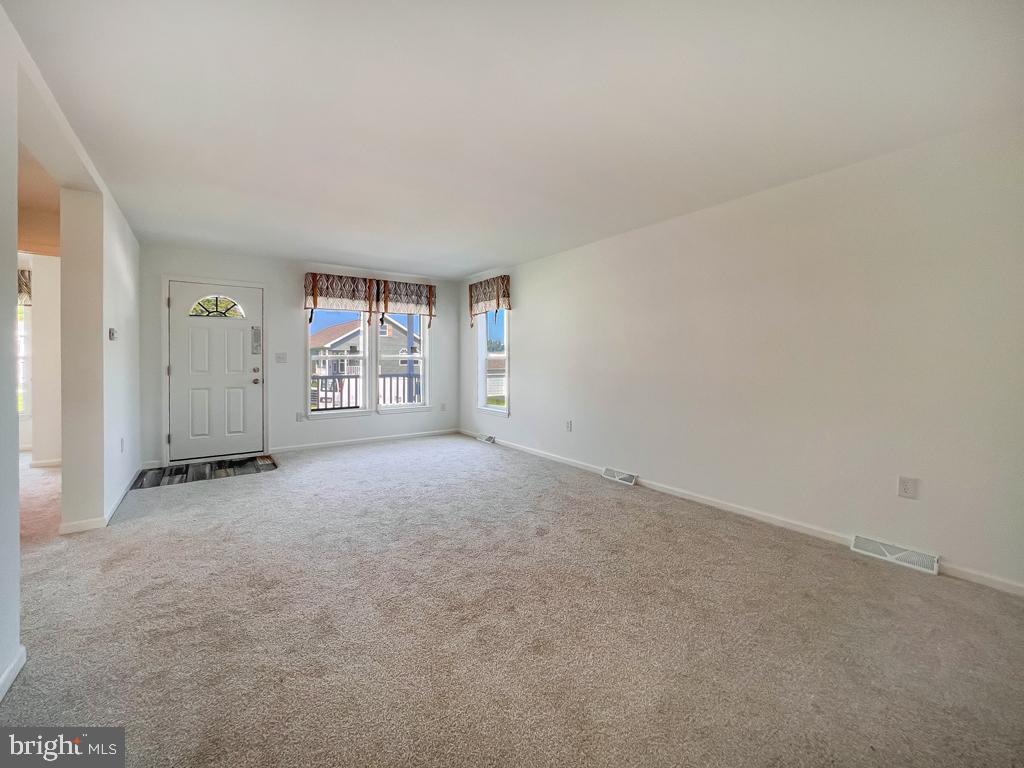 LINDALE VILLAGE - Residential